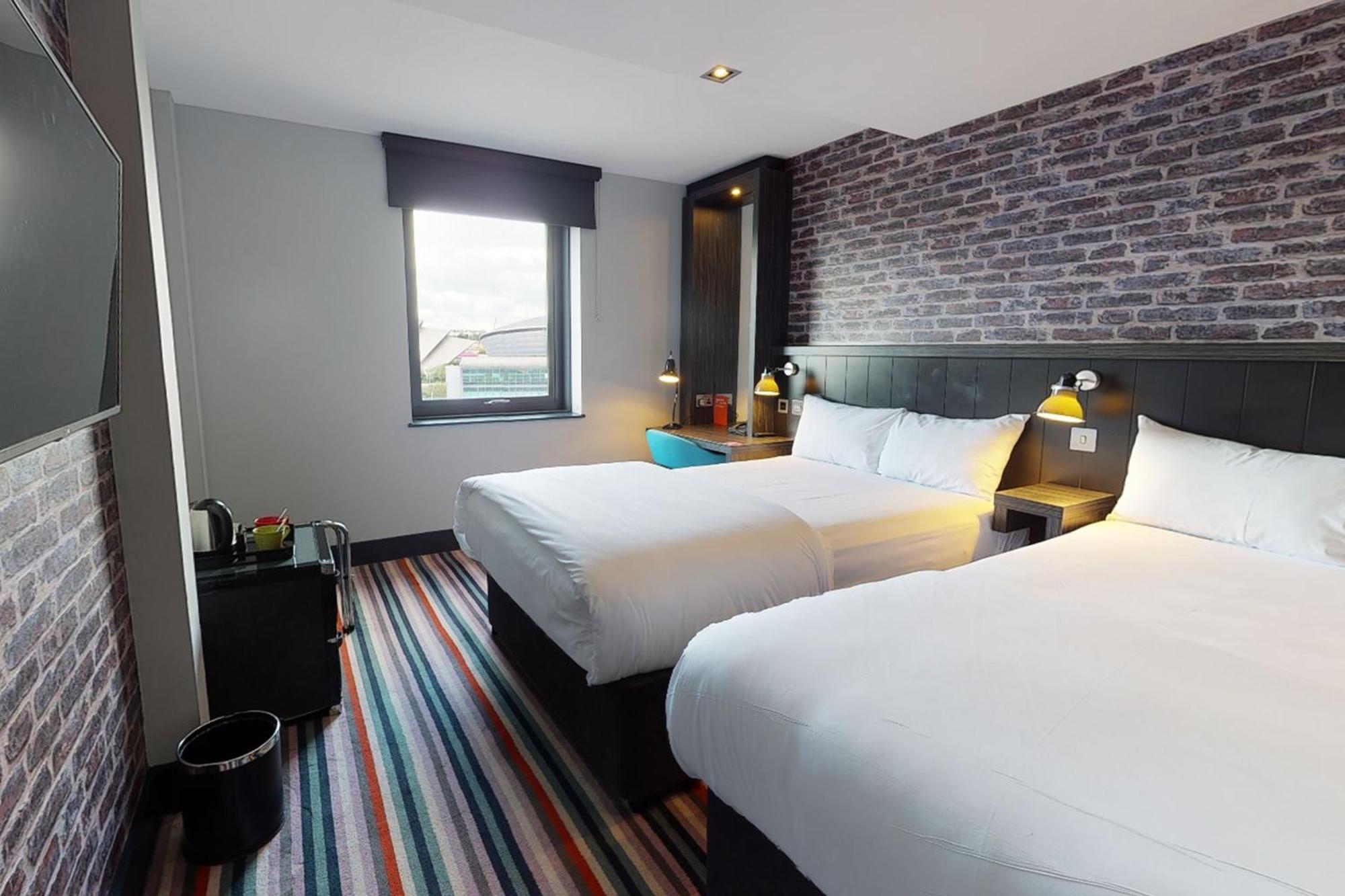 Village Hotel Edimburgo Esterno foto